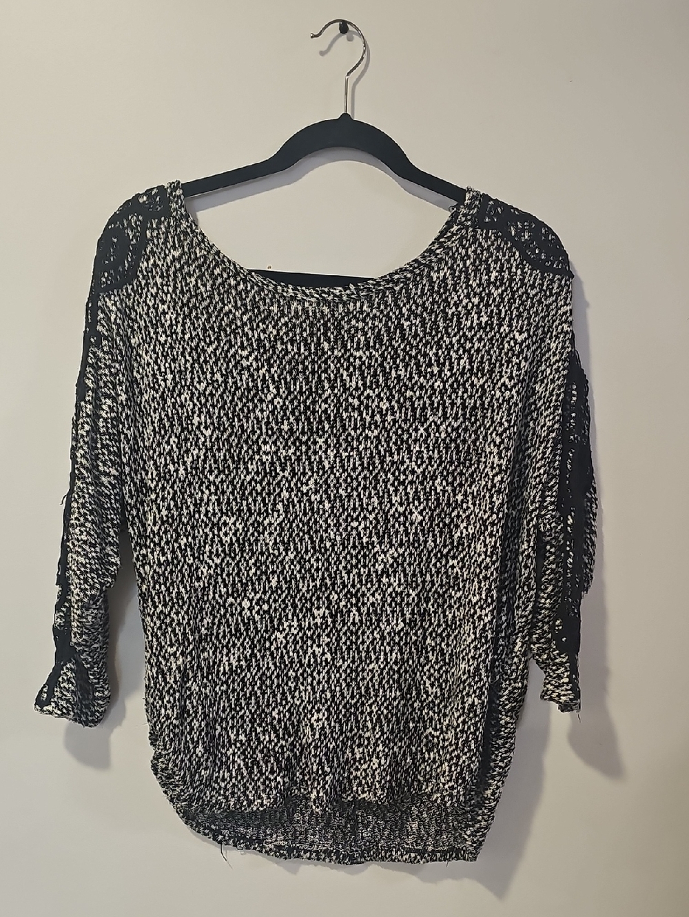 Black & White Knit Pullover Blouse